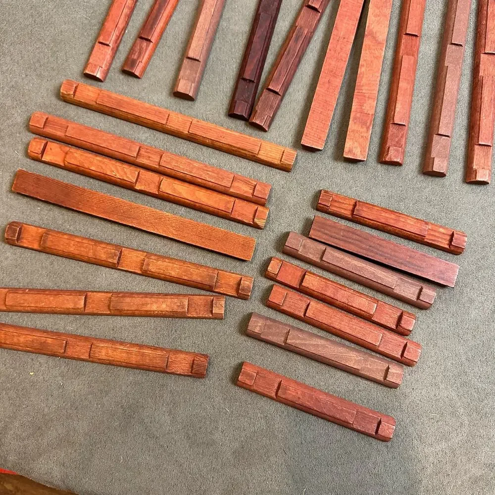 Lincoln Logs Vintage Lot of 29 Half Round Pieces Red Brown 2 3 4 Notch